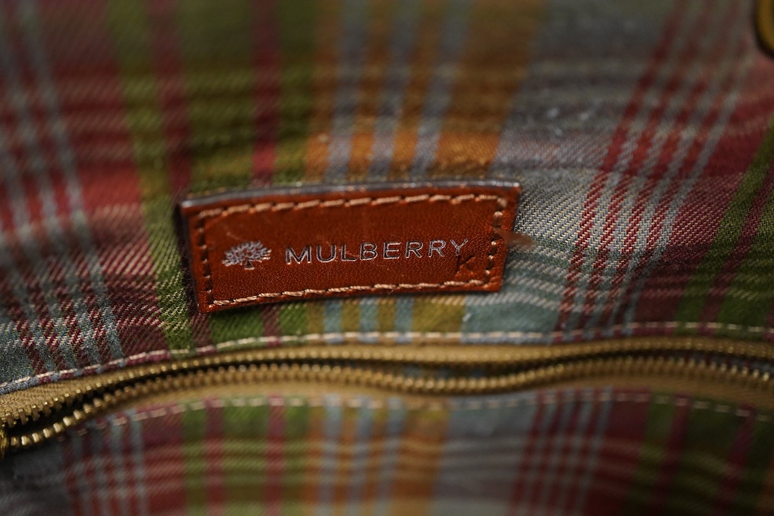A Mulberry scotch grain leather holdall / suitcase and shoulder bag, largest 60cm high